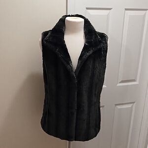Kristen Blake faux fur vest L